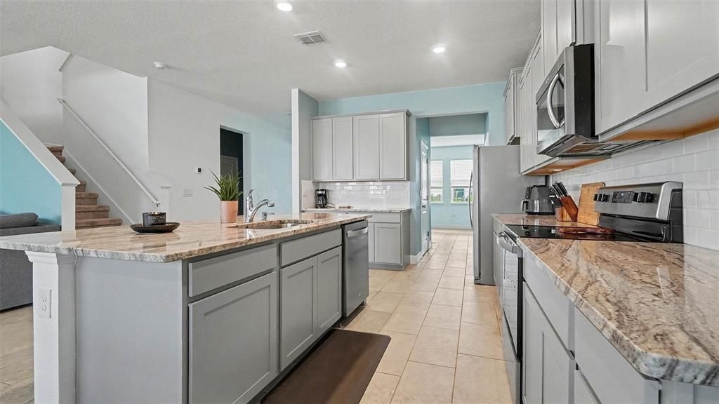 For Sale: $455,000 (5 beds, 3 baths, 3609 Square Feet)