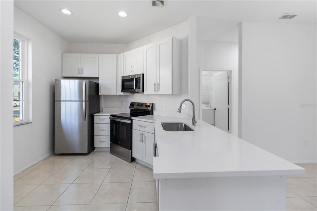 На продажу: $285,000 (3 спален, 2 ванн, 1203 Квадратных фут)