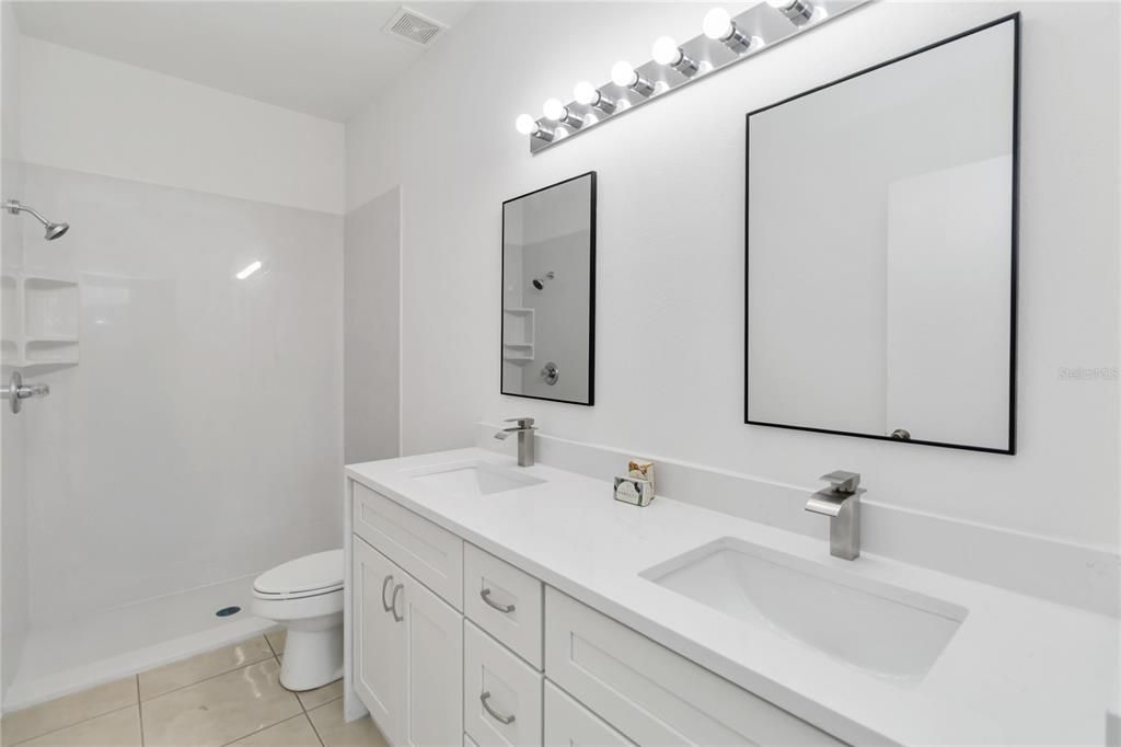 На продажу: $285,000 (3 спален, 2 ванн, 1203 Квадратных фут)