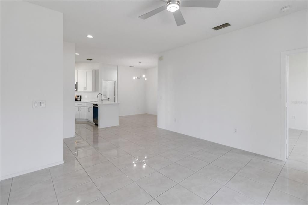 На продажу: $285,000 (3 спален, 2 ванн, 1203 Квадратных фут)