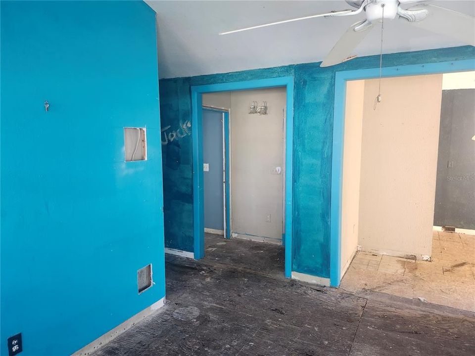 待售: $55,000 (2 贝兹, 1 浴室, 656 平方英尺)