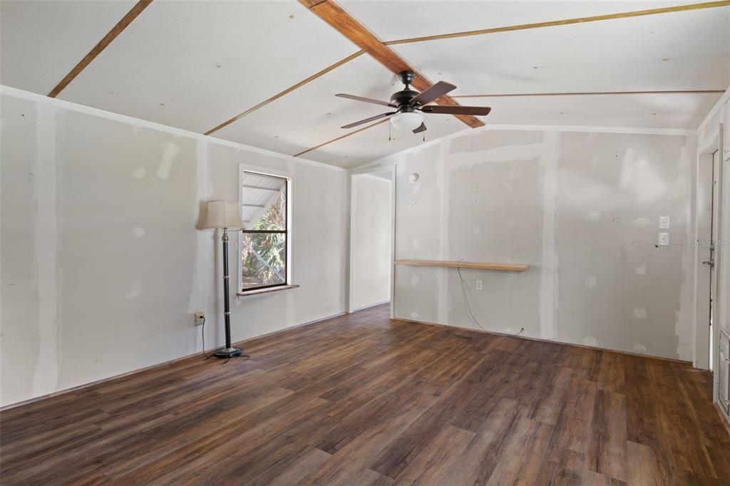 En Venta: $143,000 (2 camas, 1 baños, 784 Pies cuadrados)