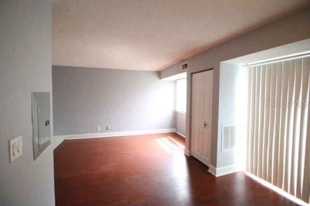 For Sale: $85,000 (2 beds, 1 baths, 887 Square Feet)