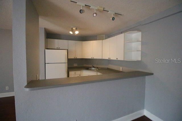 For Sale: $85,000 (2 beds, 1 baths, 887 Square Feet)