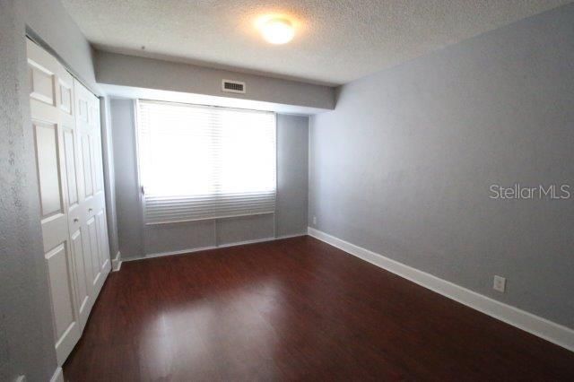 For Sale: $85,000 (2 beds, 1 baths, 887 Square Feet)