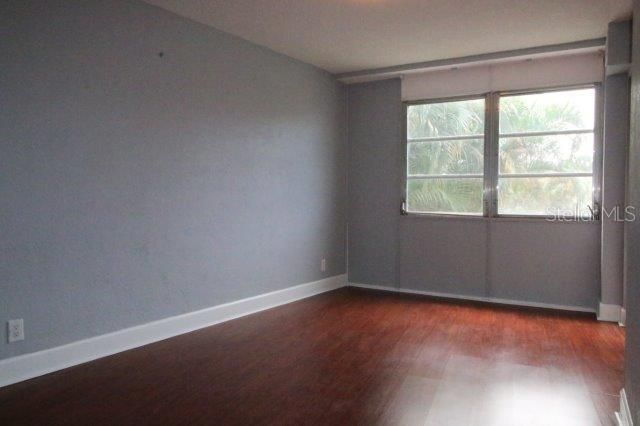 For Sale: $85,000 (2 beds, 1 baths, 887 Square Feet)