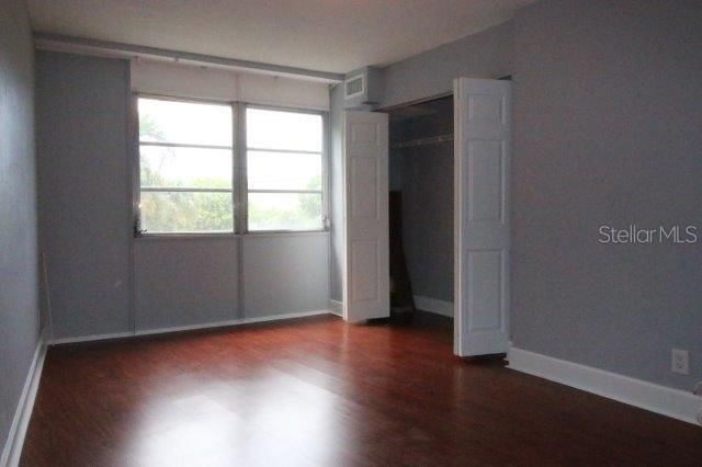 For Sale: $85,000 (2 beds, 1 baths, 887 Square Feet)