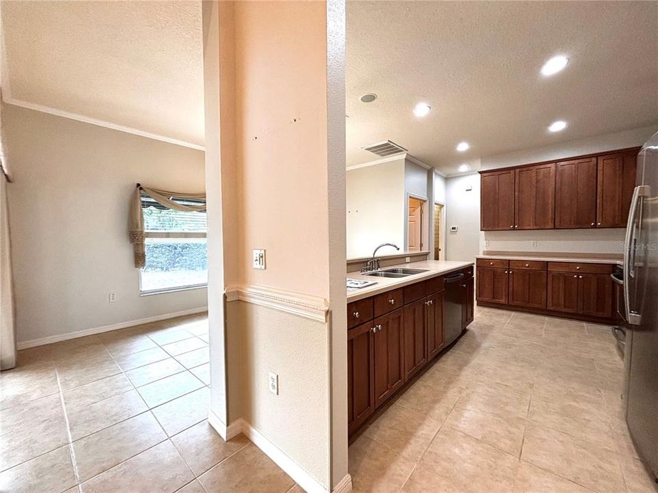 En Venta: $465,000 (3 camas, 3 baños, 2639 Pies cuadrados)