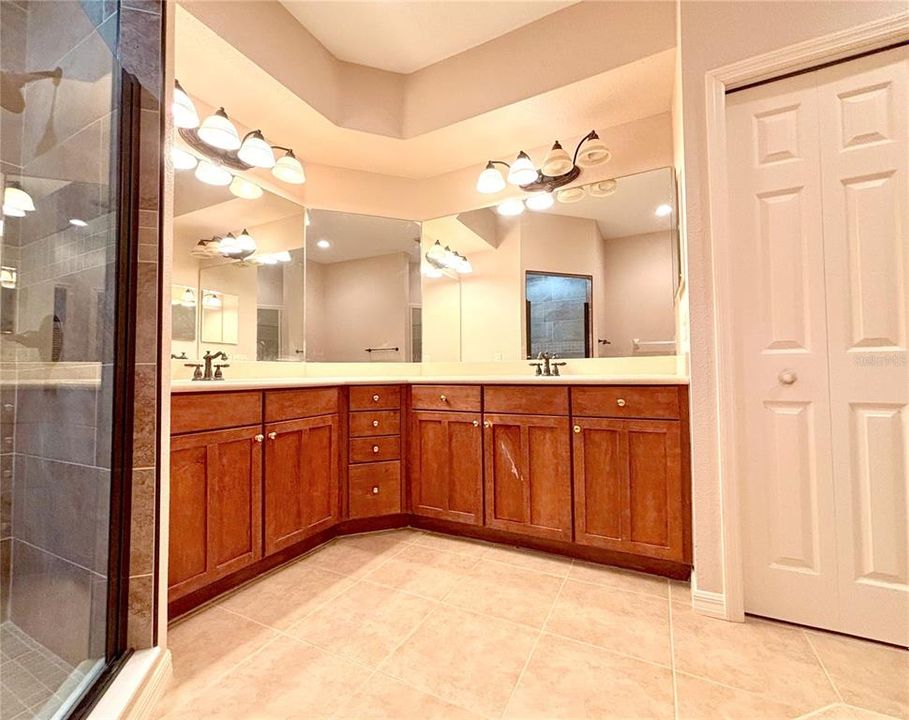 En Venta: $465,000 (3 camas, 3 baños, 2639 Pies cuadrados)