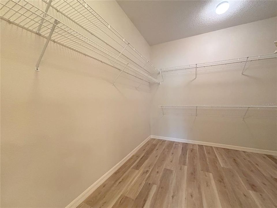 En Venta: $465,000 (3 camas, 3 baños, 2639 Pies cuadrados)