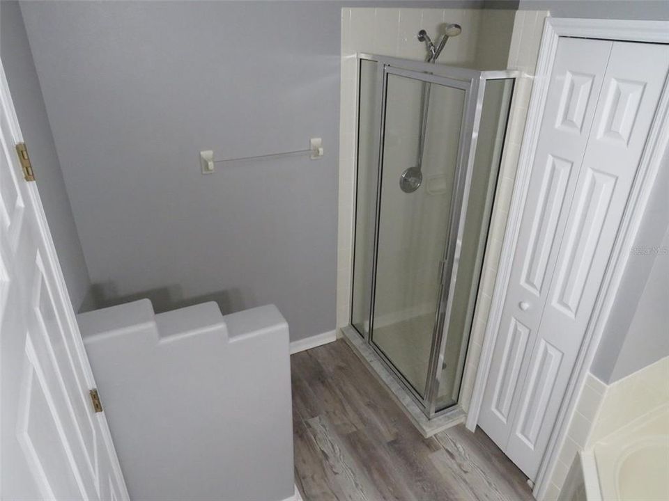 出租: $3,100 (4 贝兹, 3 浴室, 1942 平方英尺)