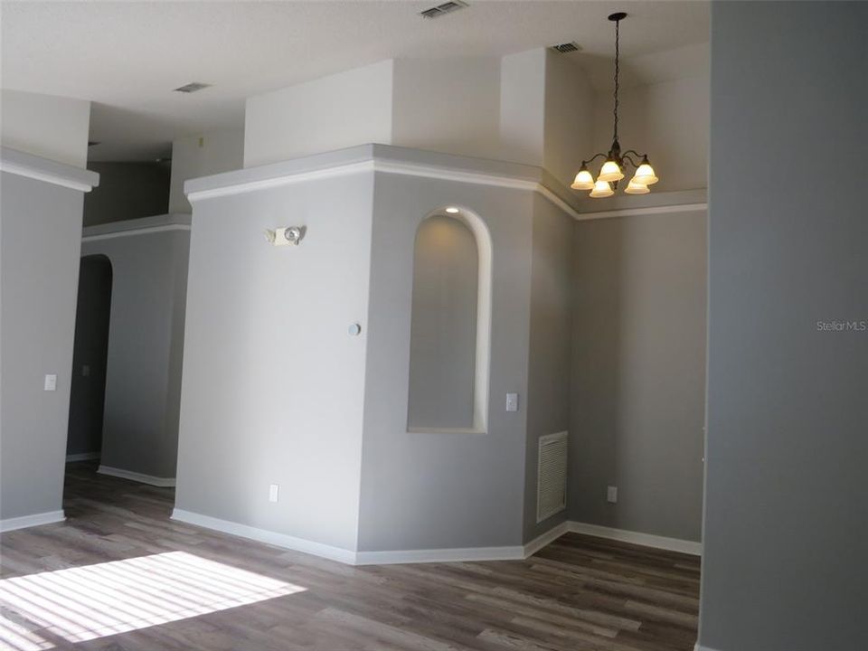 出租: $3,100 (4 贝兹, 3 浴室, 1942 平方英尺)