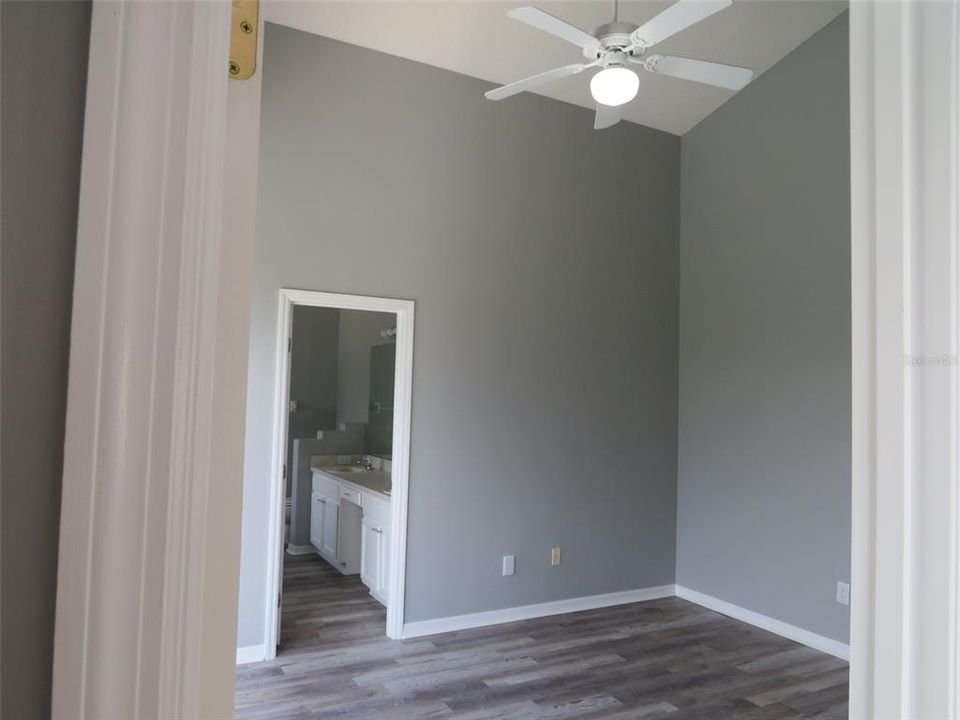 出租: $3,100 (4 贝兹, 3 浴室, 1942 平方英尺)