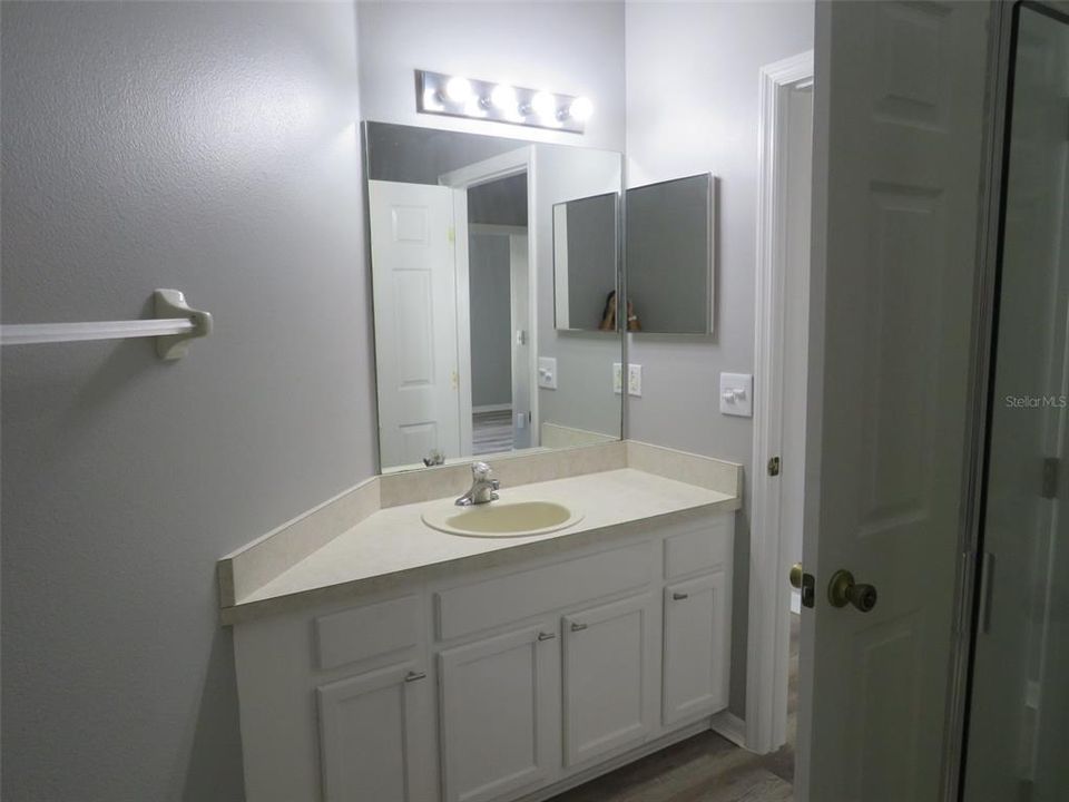 出租: $3,100 (4 贝兹, 3 浴室, 1942 平方英尺)