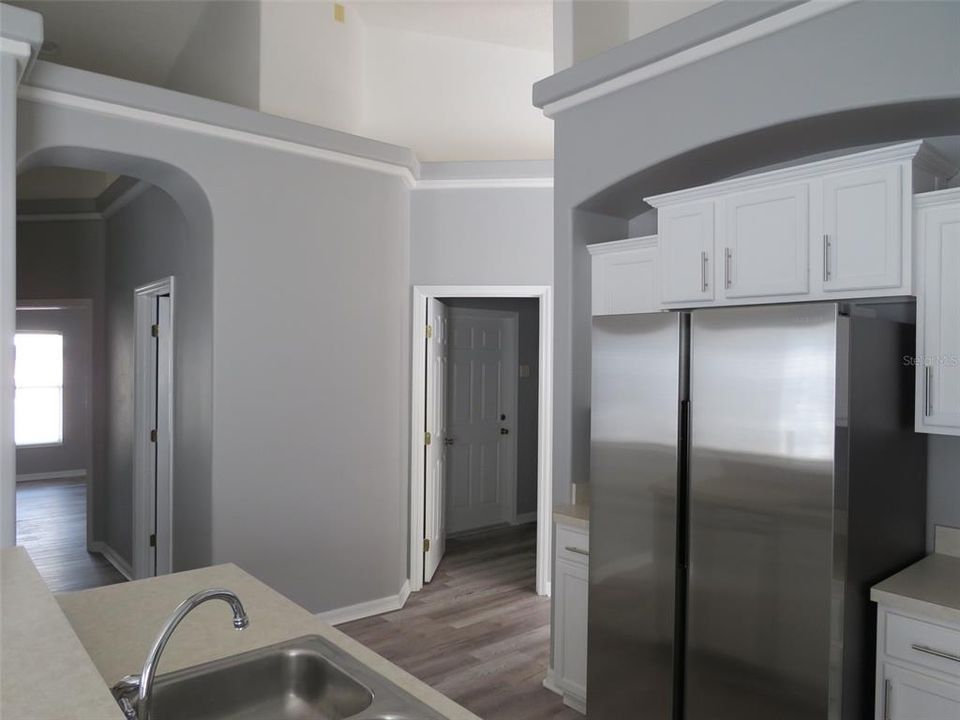 出租: $3,100 (4 贝兹, 3 浴室, 1942 平方英尺)