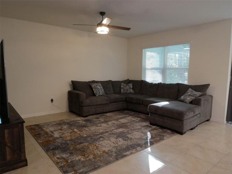 出租: $2,350 (3 贝兹, 2 浴室, 1685 平方英尺)