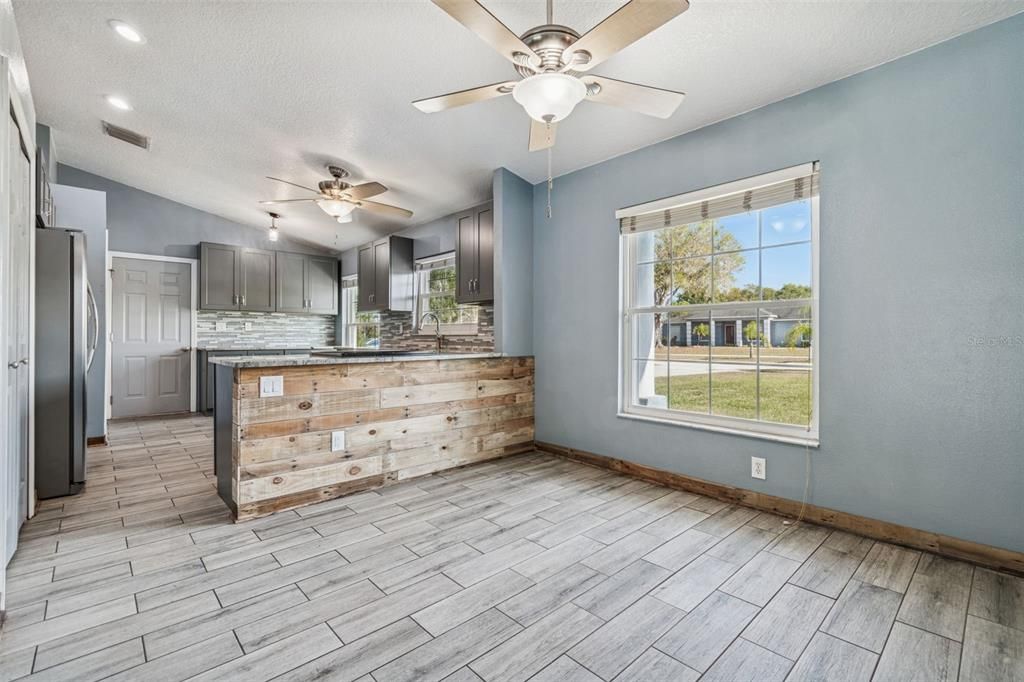 En Venta: $449,900 (3 camas, 2 baños, 1465 Pies cuadrados)