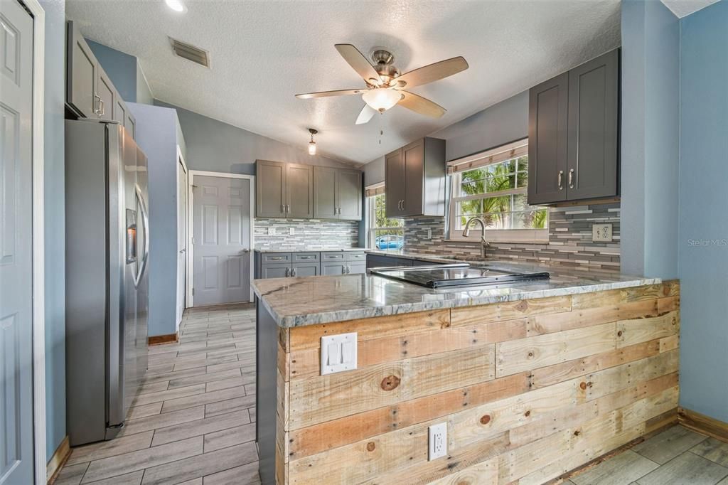 En Venta: $449,900 (3 camas, 2 baños, 1465 Pies cuadrados)