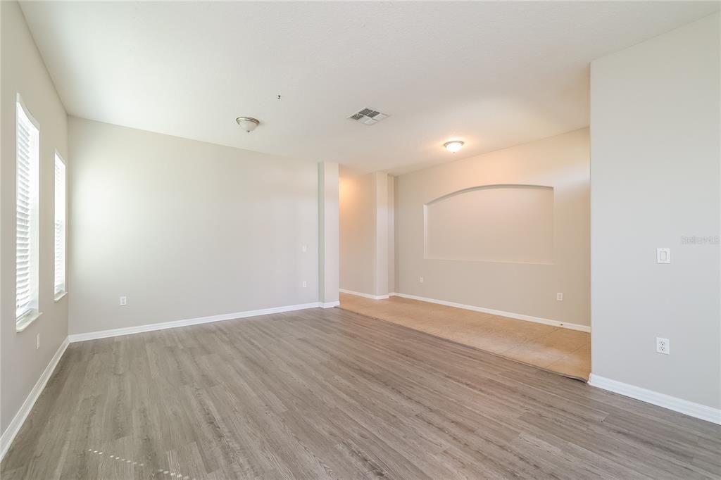 For Rent: $2,010 (4 beds, 2 baths, 1934 Square Feet)