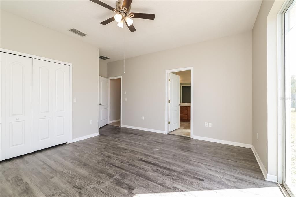 For Rent: $2,010 (4 beds, 2 baths, 1934 Square Feet)