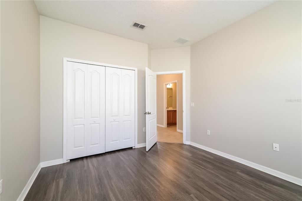 For Rent: $2,010 (4 beds, 2 baths, 1934 Square Feet)