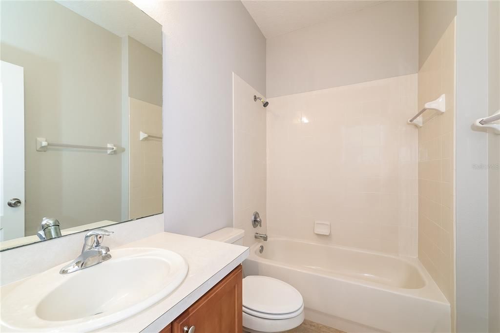 For Rent: $2,010 (4 beds, 2 baths, 1934 Square Feet)