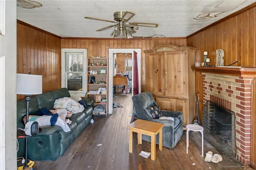 На продажу: $699,900 (3 спален, 1 ванн, 1628 Квадратных фут)