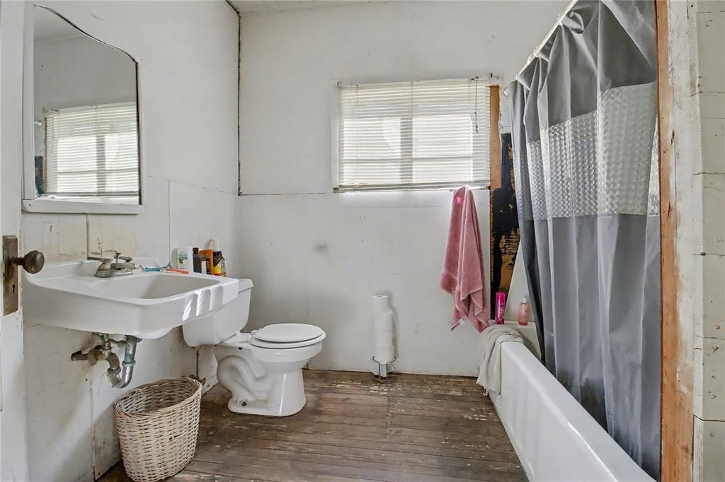 На продажу: $699,900 (3 спален, 1 ванн, 1628 Квадратных фут)