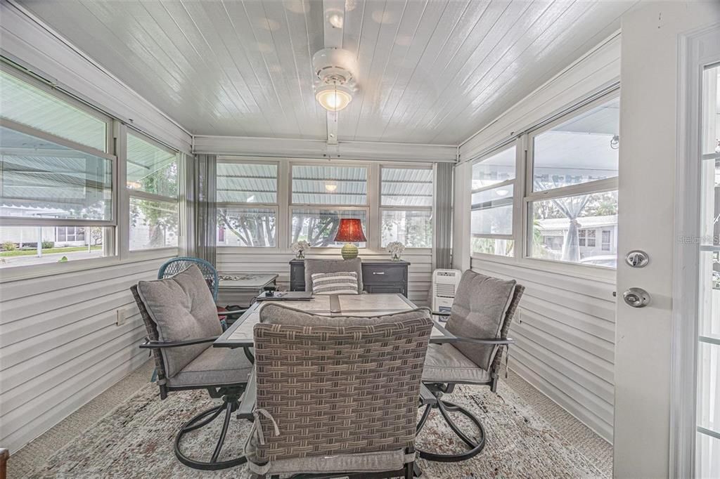 На продажу: $224,900 (2 спален, 2 ванн, 1242 Квадратных фут)