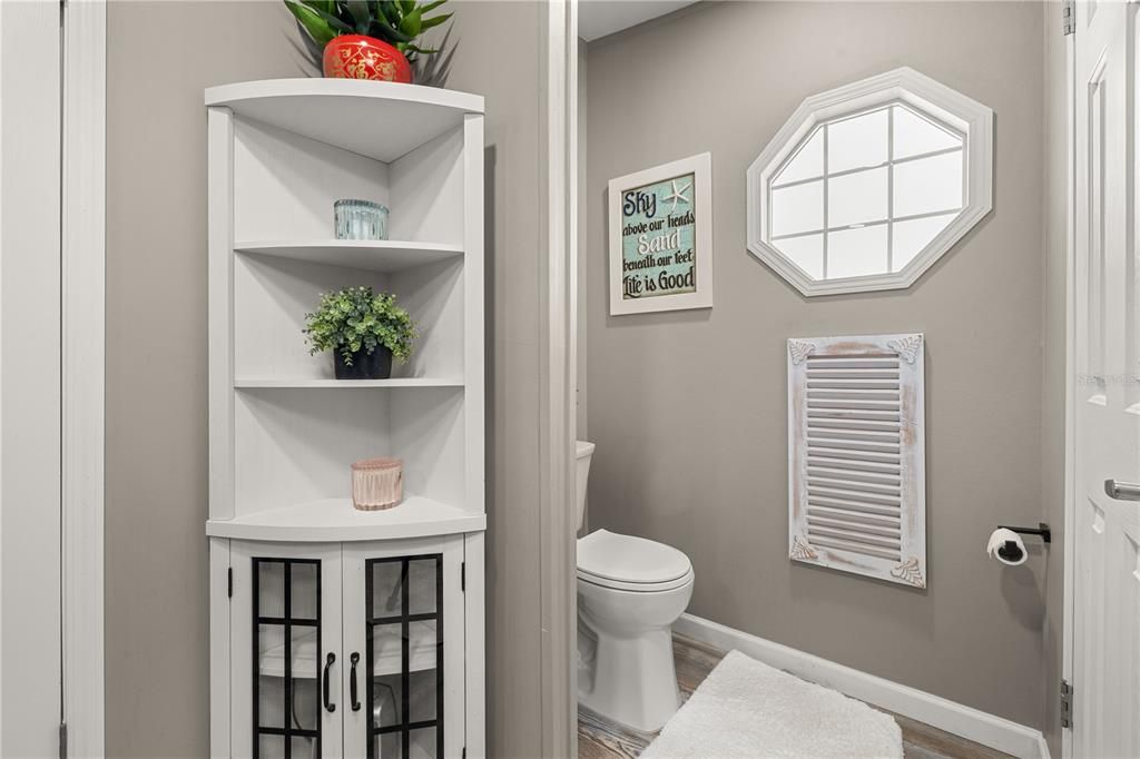 For Sale: $224,900 (2 beds, 2 baths, 1242 Square Feet)