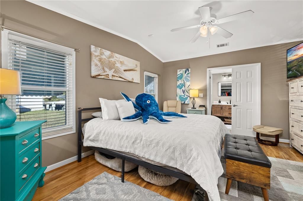 For Sale: $224,900 (2 beds, 2 baths, 1242 Square Feet)