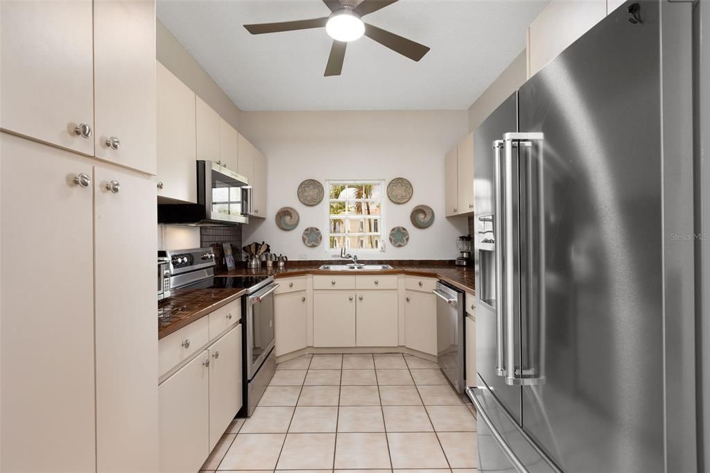 待售: $415,000 (2 贝兹, 2 浴室, 1348 平方英尺)