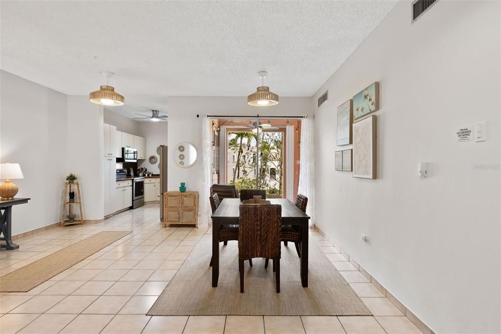 待售: $415,000 (2 贝兹, 2 浴室, 1348 平方英尺)