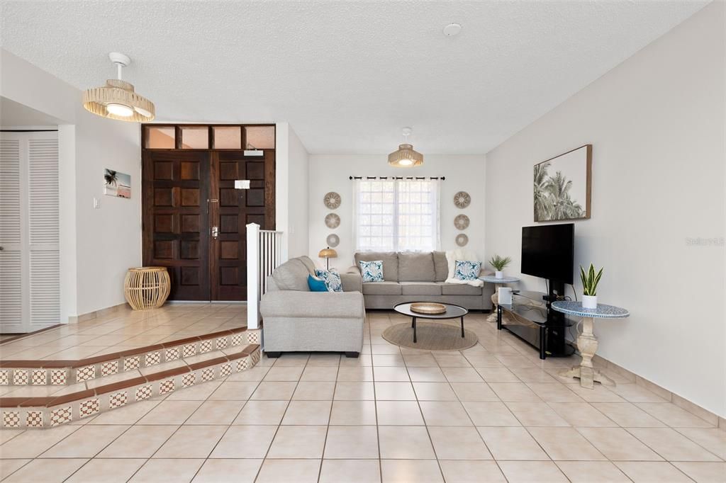 待售: $415,000 (2 贝兹, 2 浴室, 1348 平方英尺)