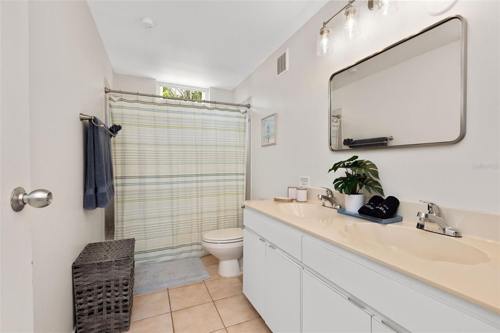 待售: $415,000 (2 贝兹, 2 浴室, 1348 平方英尺)