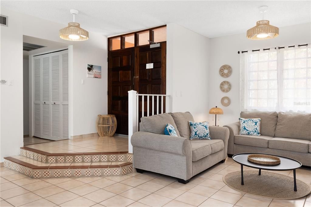 待售: $415,000 (2 贝兹, 2 浴室, 1348 平方英尺)