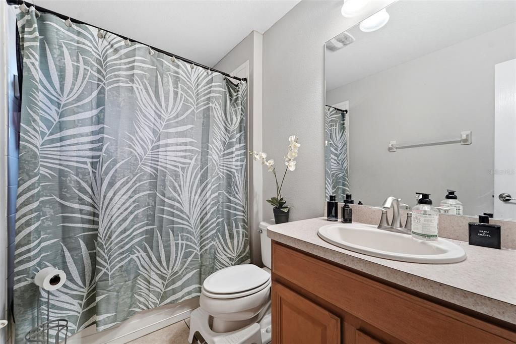 For Sale: $380,000 (4 beds, 3 baths, 1913 Square Feet)