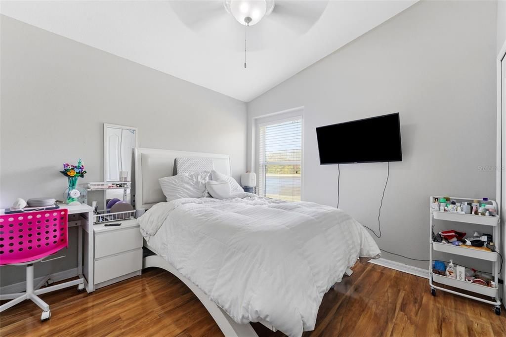 For Sale: $380,000 (4 beds, 3 baths, 1913 Square Feet)