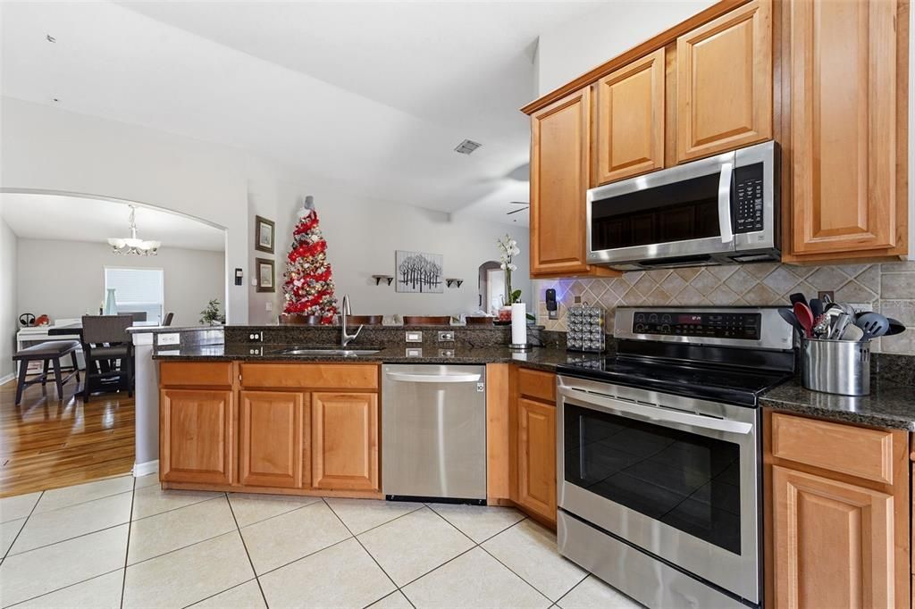 For Sale: $380,000 (4 beds, 3 baths, 1913 Square Feet)