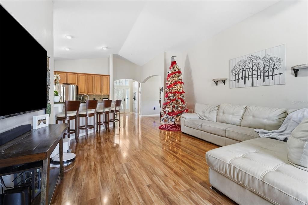 For Sale: $380,000 (4 beds, 3 baths, 1913 Square Feet)