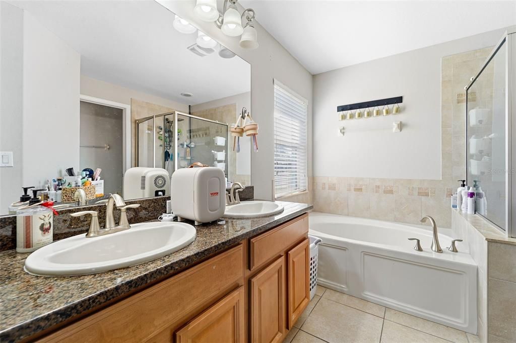 For Sale: $380,000 (4 beds, 3 baths, 1913 Square Feet)