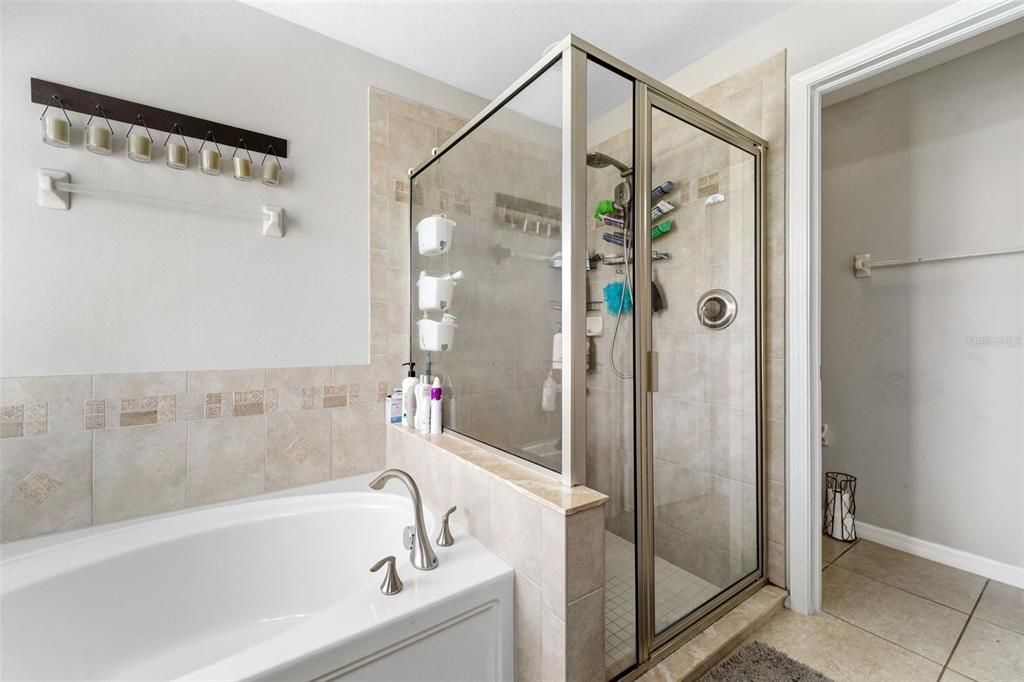 For Sale: $380,000 (4 beds, 3 baths, 1913 Square Feet)