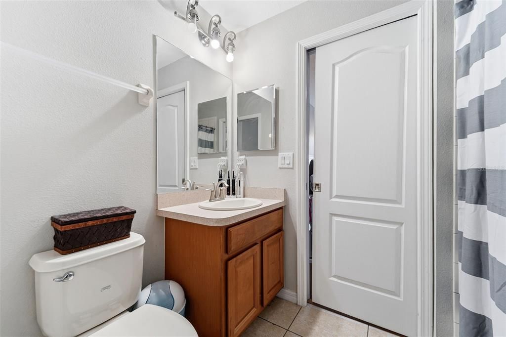 For Sale: $380,000 (4 beds, 3 baths, 1913 Square Feet)