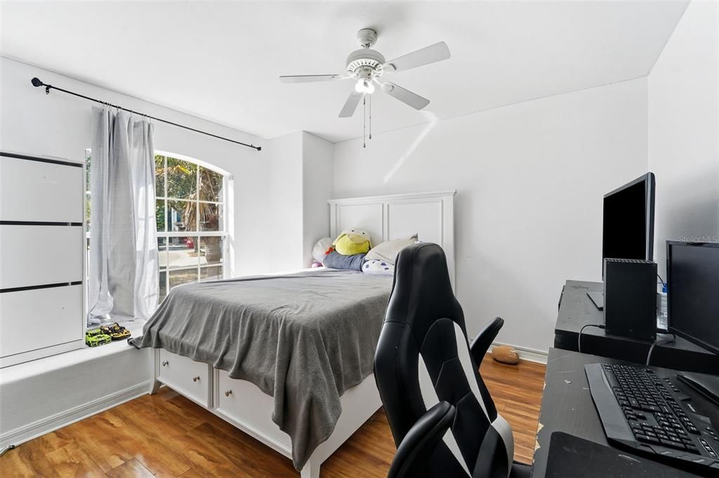 For Sale: $380,000 (4 beds, 3 baths, 1913 Square Feet)