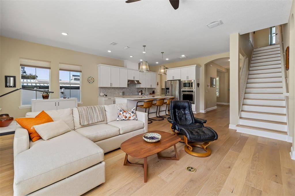 На продажу: $1,050,000 (4 спален, 3 ванн, 2307 Квадратных фут)