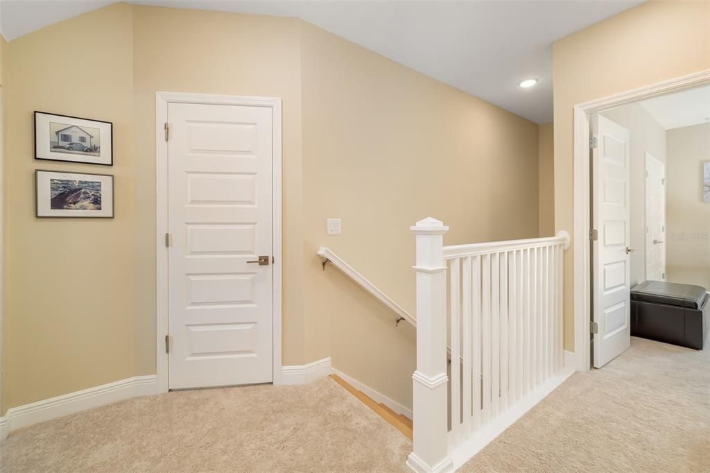 На продажу: $1,050,000 (4 спален, 3 ванн, 2307 Квадратных фут)