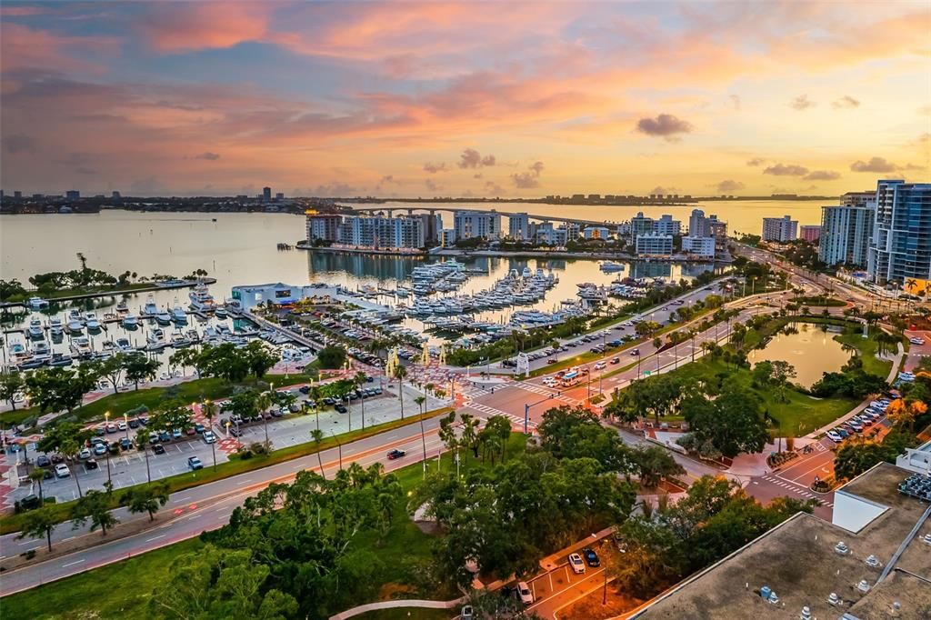 На продажу: $1,050,000 (4 спален, 3 ванн, 2307 Квадратных фут)