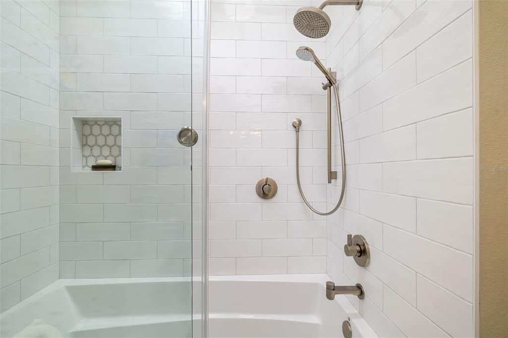 На продажу: $1,050,000 (4 спален, 3 ванн, 2307 Квадратных фут)