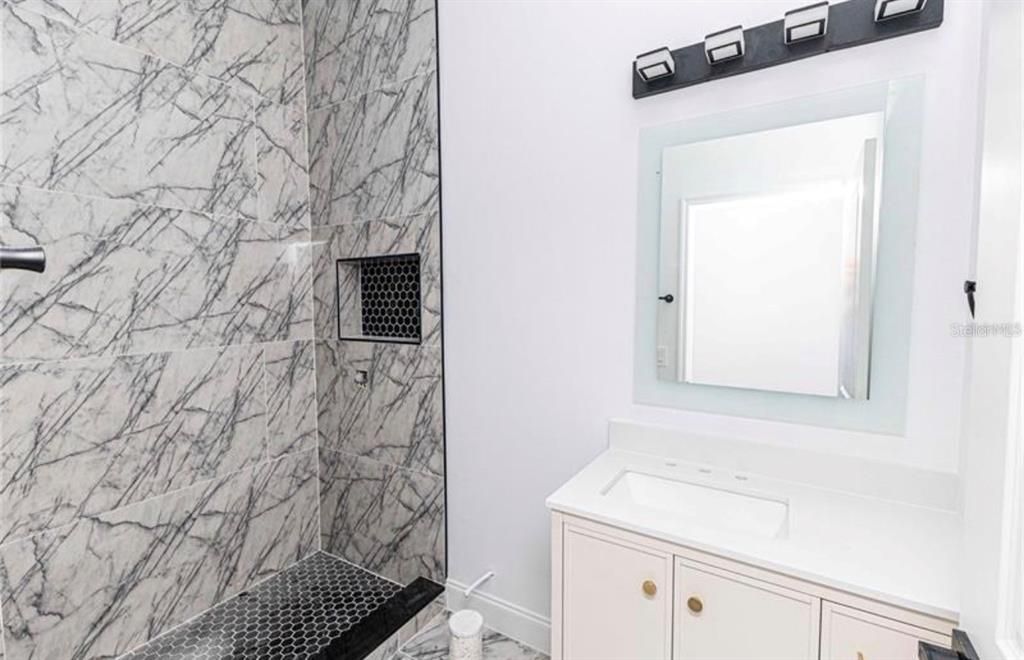 待售: $234,000 (3 贝兹, 2 浴室, 1062 平方英尺)