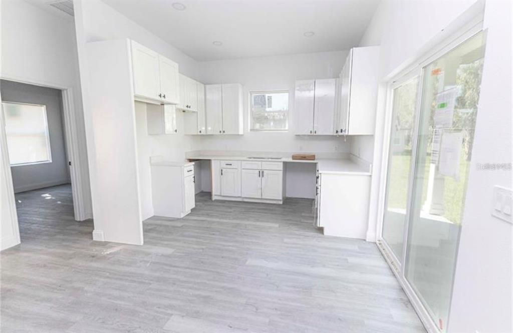 待售: $234,000 (3 贝兹, 2 浴室, 1062 平方英尺)